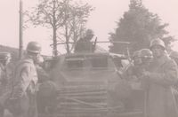 48. Duitse parachutisten ontvangen de verkenninswagens van de 9e pantserdivisie op de Rijksstraatweg.
