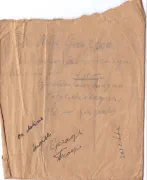 Een velletje papier waarop te lezen valt: "Joop de Reus groep 200 gevallen voor hulp aan Engelse vliegers 50 per Mnd". De rest is vrijwel onleesbaar.