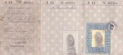 Achterkant van het persoonsbewijs van Koos Corvers.