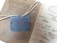 Zakboekjes en herkenningsplaatjes van het Korps Pontonniers en Torpedisten