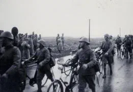 Nederlandse wielrijders worden geinspecteerd.