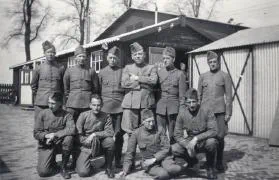 Sergeant van der Hum &ndash; Dekkingsdetachement Willemsdorp &ndash; Dordrecht tweede wereldoorlog.