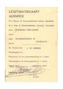 Legitimatiekaart en ausweis voor de Victoria Koekjesfabriek van Johannes Romijnsen. De kaart is getekend door Johannes en de directeur van de Victoriafabriek J.M. Redelé.
