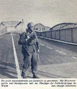 In dit artikel beschrijft Hauptmann Karl Lothar Schulz hoe hij Waalhaven veroverde.