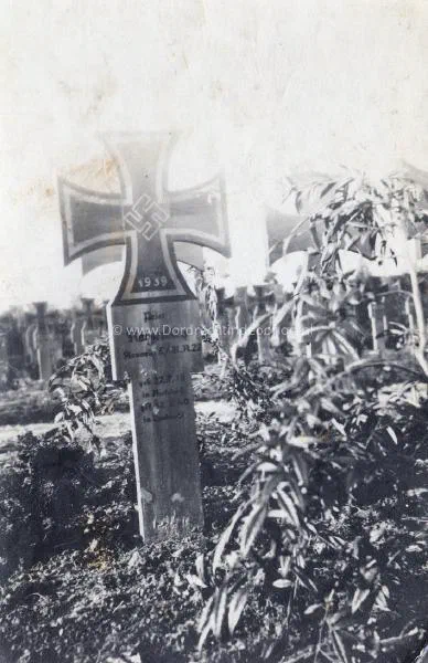 Het graf van kannonier Kahnenbley op de Algemene Begraafplaats in Dordrecht image