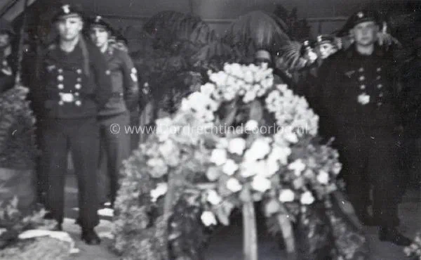  Een Kriegsmarine begrafenis op de Algemene Begraafplaats in Dordrecht K5 image