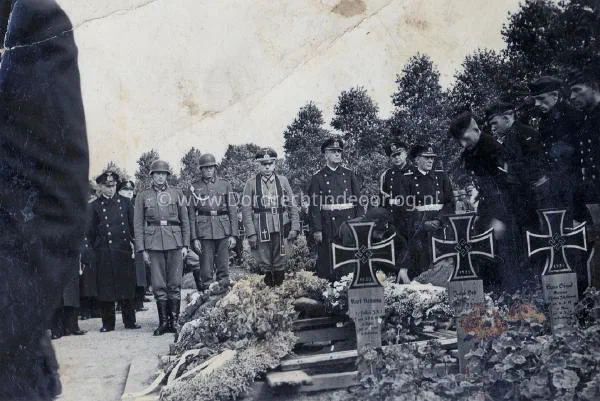  Een Kriegsmarine begrafenis op de Algemene Begraafplaats in Dordrecht K6 image