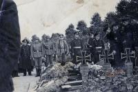 Een Kriegsmarine begrafenis op de Algemene Begraafplaats in Dordrecht K6 thumbnail