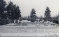 Eerste Duitse oorlogsgraven in mei 1940 op de Algemene Begraafplaats in Dordrecht thumbnail