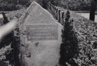 De gedenksteen voor gesneuvelden van het 2e Bataljon van Fallschirmjäger Regiment 1 thumbnail