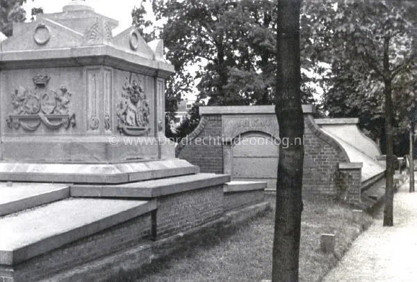  Burgergraven tijdens de tweede wereldoorlog op de Algemene Begraafplaats in Dordrecht image