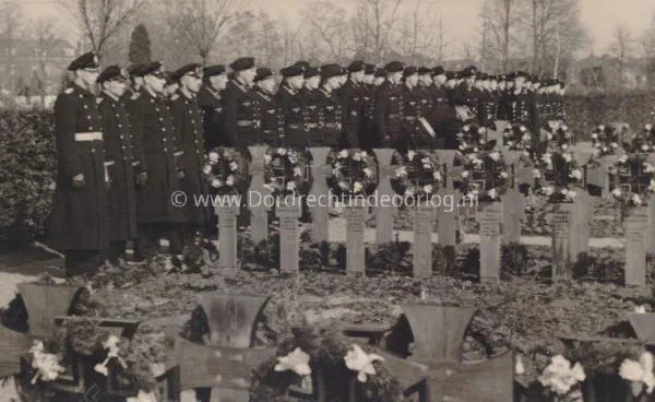  Duits eerbetoon Algemene Begraafplaats Dordrecht tweede wereldoorlog  image