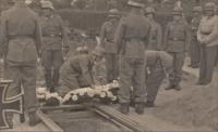 Duitse begrafenis op de Algeme Begraaflplaats in Dordrecht tijdens de tweede wereldoorlog 332 thumbnail