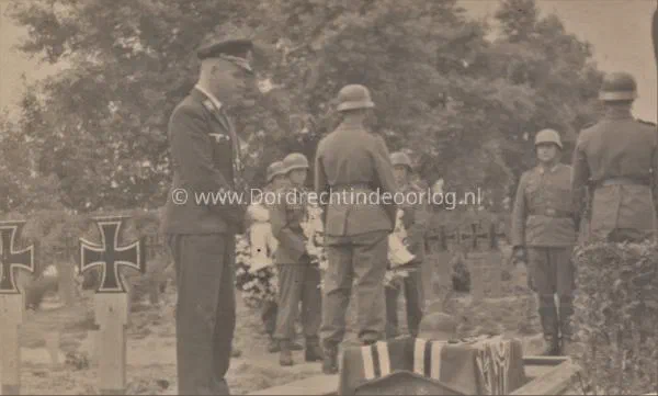  Duitse begrafenis op de Algeme Begraaflplaats in Dordrecht tijdens de tweede wereldoorlog 335 image