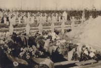 Duitse militaire begraafplaats op de algemene begraafplaats in Dordrecht tijdens de tweede wereldoorlog thumbnail