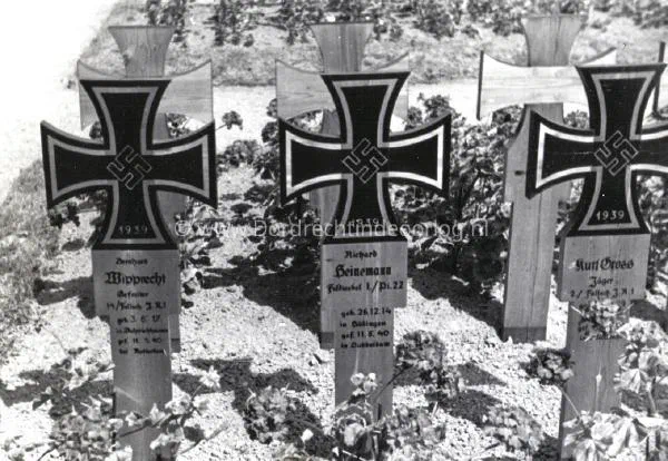  Close up van de Duitse oorlogsgraven op de Algemene Begraafplaats in Dordrecht image