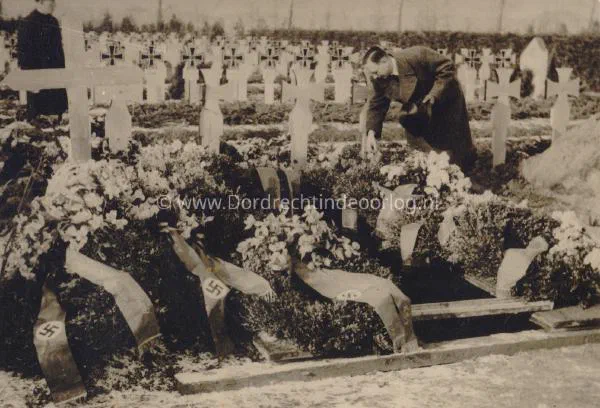  Duitse militaire begraafplaats op de algemene begraafplaats in Dordrecht tijdens de tweede wereldoorlog  image