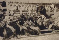 Duitse militaire begraafplaats op de algemene begraafplaats in Dordrecht tijdens de tweede wereldoorlog thumbnail