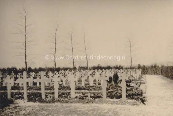  Duitse militaire begraafplaats op de algemene begraafplaats in Dordrecht tijdens de tweede wereldoorlog  image