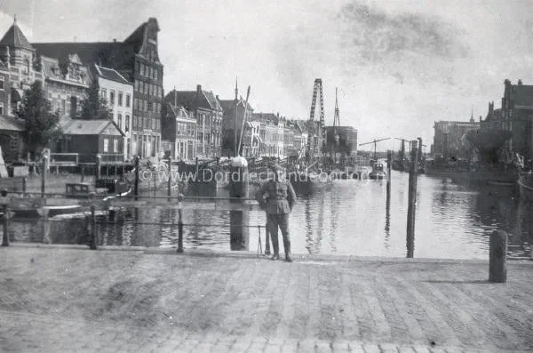 28.  Friedrich Herzinger - Duitse militair bij de Wolwevershaven image