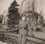 30. Friedrich Herziger in het Oranjepark in Dordrecht tijdens de oorlog thumbnail