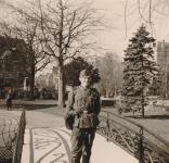 31. Friedrich Herziger in het Oranjepark in Dordrecht tijdens de oorlog thumbnail