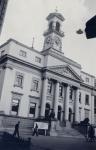 36. Het stadhuis van Dordrecht tijdens de tweede wereldoorlog met Duits bord thumbnail