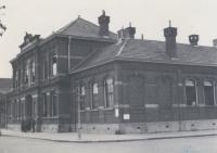 39. Het Johan de Witt Gymnasium aan de Cornelis de Wittstraat in Dordrecht tijdens de tweede wereldoorlog thumbnail