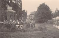 46. Duits muziekkorps bij Villa Simpang aan de Burgemeester de Raadtsingel tijdens de tweede wereldoorlog in Dordrecht thumbnail