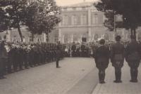 70. Erewacht op de Stationsweg in Dordrecht thumbnail