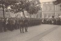 71. Erewacht op de Stationsweg in Dordrecht thumbnail