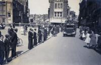 8. Een Duitse vrachtwagen in de binnenstad in Dordrecht tijdens de oorlog thumbnail
