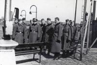 1. Duitse soldaten aan de Buiten Walevest in Dordrecht. thumbnail
