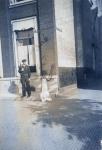 4. Kriegsmarine militair op wacht in de Nieuwe Haven bij de Venloostraat thumbnail