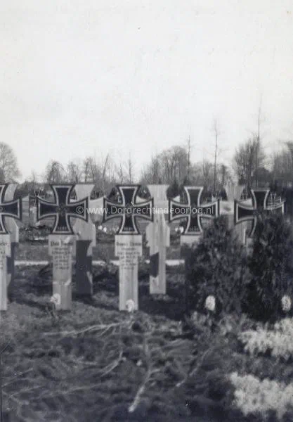 22. Foto's van Duitse graven op de Algemene Begraafplaats in Dordrecht. image