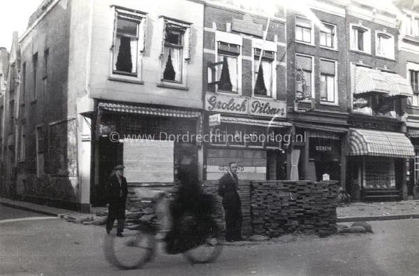15. Dordrecht -Het Bagijnhof mei 1940 227 image