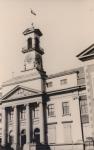 24. Het stadhuis in Dordrecht met de Duitse swastika vlag in mei 1940 tijdens de tweede wereldoorlog thumbnail