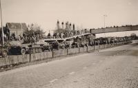 25. Duitse militaire colonne op de Rijksstraatweg in Dordrecht in mei 1940 thumbnail