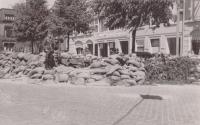 26. Nederlandse barricade met PAG op het Vrieseplein in Dordrecht in mei 1940 thumbnail