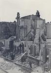 36. Door beschietingen in mei 1940 beschadigde huizen aan de Dubbeldamseweg 25-35, tussen Mauritsstraat en Markettenweg thumbnail