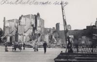 17. Vernielde huizen bij de spoorwegovergang Dubbeldamse Weg FDM1940 17 thumbnail