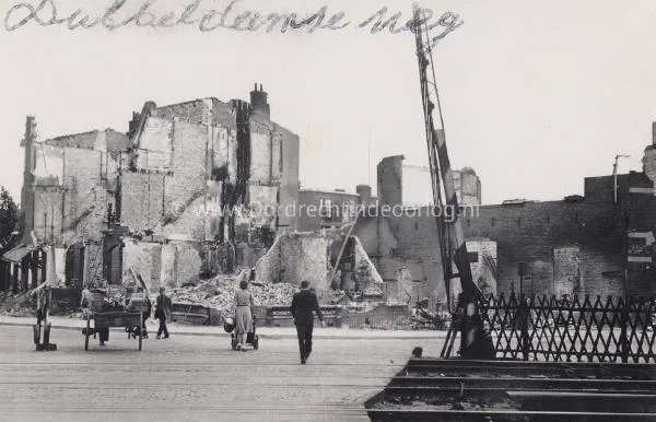 17. Vernielde huizen bij de spoorwegovergang Dubbeldamse Weg FDM1940 17 image