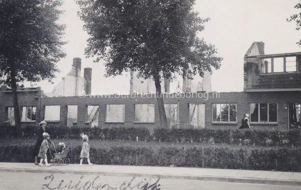 2. Beschadigde woningen op de Zuidendijk FDM1940 2 image