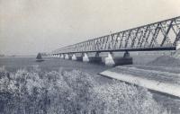 2. De Moerdijkbrug in mei 1940 tijdens de tweede wereldoorlog. thumbnail