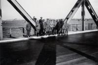 21. Duitse militairen verkeersbrug Moerdijk. thumbnail