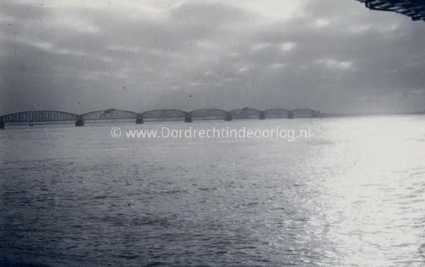 26 Spoorbrug bij Moerdijk. image