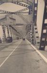 28.Duitse vrachtwagens op de verkeersbrug van Moerdijk. thumbnail
