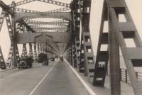 29. Troepenverplaatsingen over de Moerdijkbrug tussen Brabant en Dordrecht. thumbnail