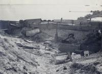 8. Grote schade in één van de stellingen bij Willemsdorp kort na het einde van de tweede wereldoorlog. thumbnail