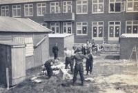 15. Foto 9e panzerdivisie Dordrecht tijdens de tweede wereldoorlog. thumbnail